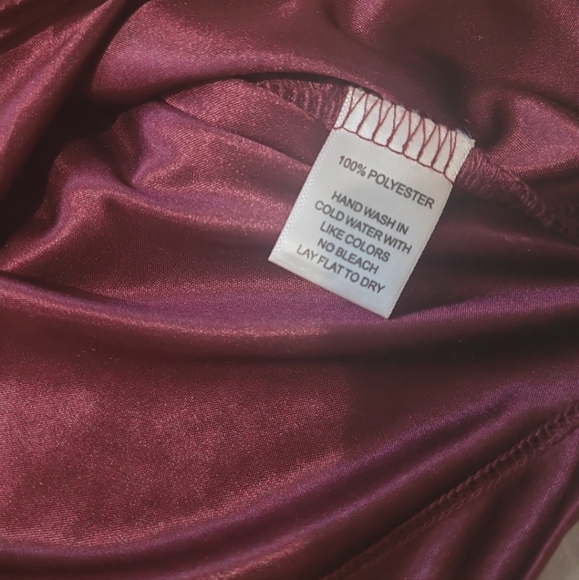 Harlowe and Graham Women's SZ S burgandy blouse festive holiday asymmetrical top - Picture 9 of 10